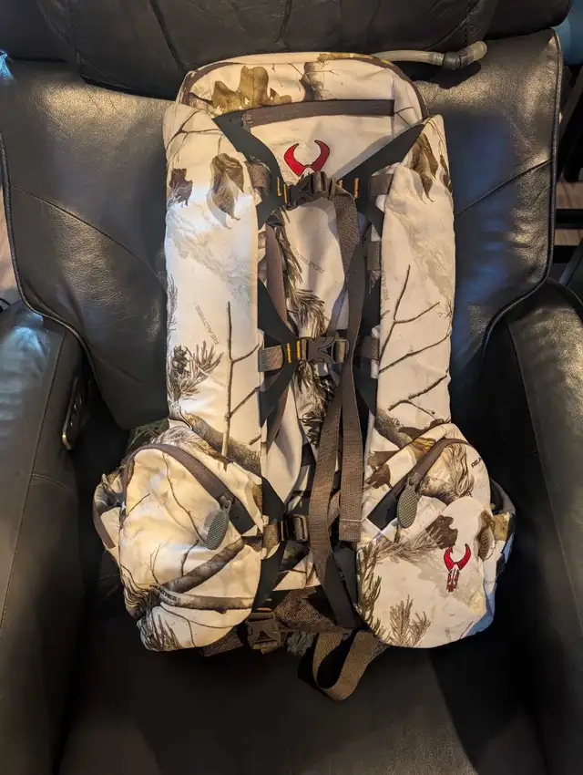 Badlands 2200 hunting or hiking backpack in Bags & Luggage in St. Catharines - Image 4
