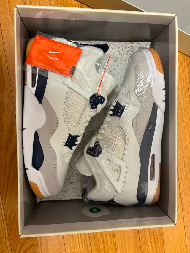 100% Authentic Jordan 4 SB Navy size 10.5 in Men's Shoes in Markham / York Region - Image 2