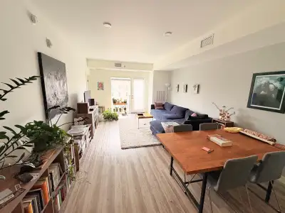 Available immediately! January rent already paid! Spacious top floor apartment in lovely Osborne Vil...