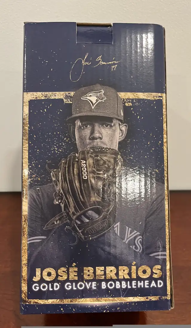  Blue Jays Jose Berrios - Rawlings Gold Glove Award Bobble in Arts & Collectibles in City of Toronto - Image 3