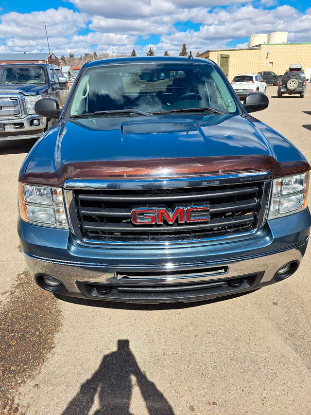 1 owner never smoked in 2009 GMC Z71 quad cab 4x4 only 73038 km in Cars & Trucks in Swift Current - Image 3
