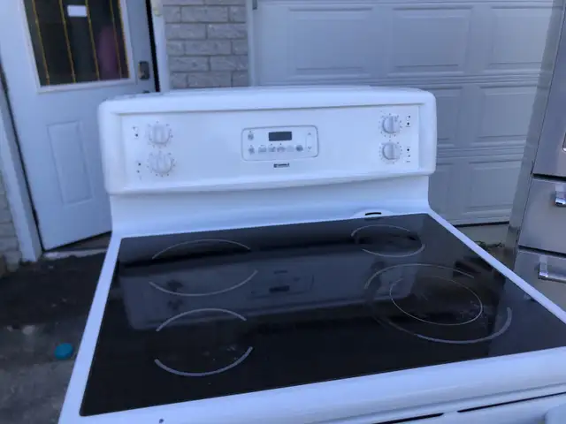 white electtic stove range oven can deliver  in Stoves, Ovens & Ranges in Mississauga / Peel Region - Image 6