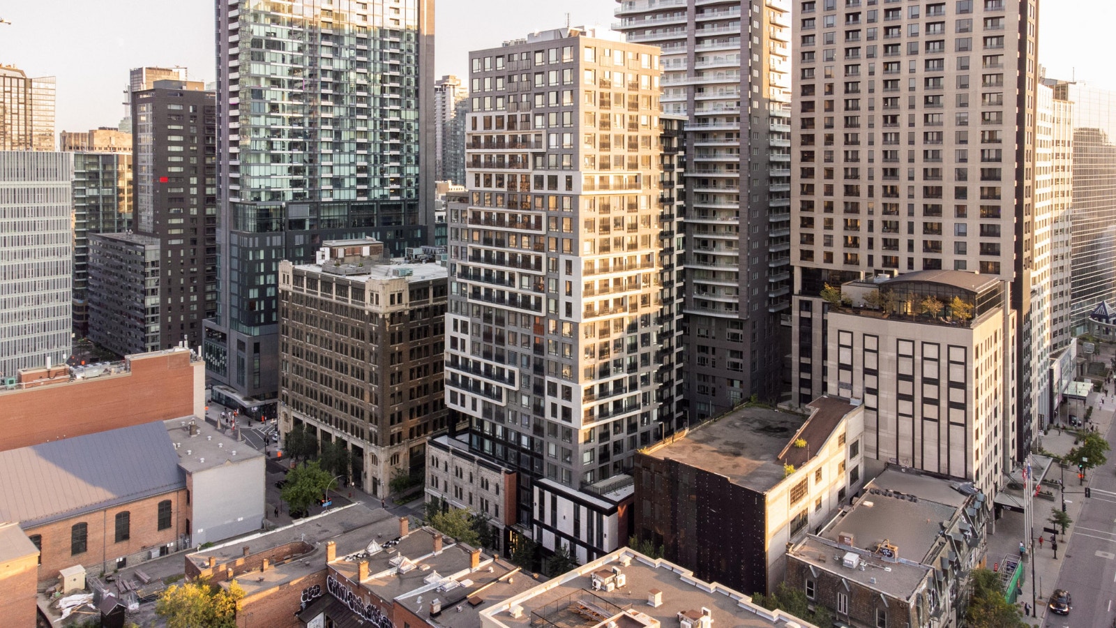 CESSION DE BAIL / LEASE TRANSFER- 3 1/2  Quartier des Spectacles — photo 1
