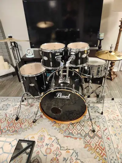 5 pc. Pearl Vision Birch drums, hardware, Zildjian cymbals., View more