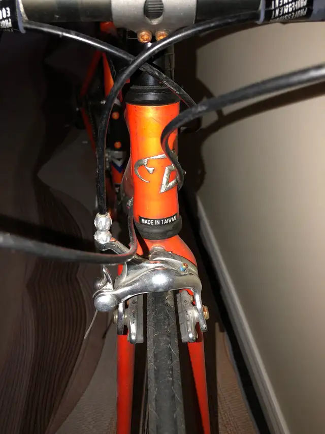 Trek road bike 43 cm in Road in City of Toronto - Image 4