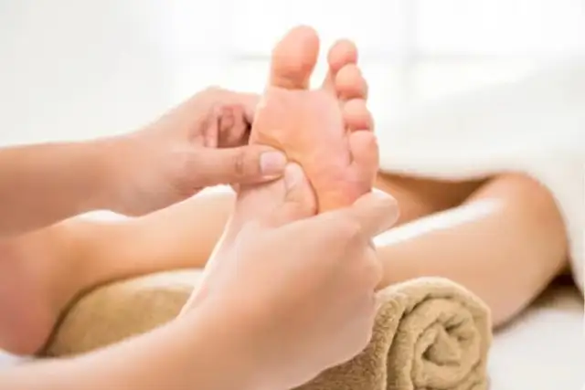 Commercial room for reflexologist needed 