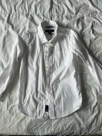 White dress shirt size 4/5 boys Clean, washed and ready to go Pick up in markham