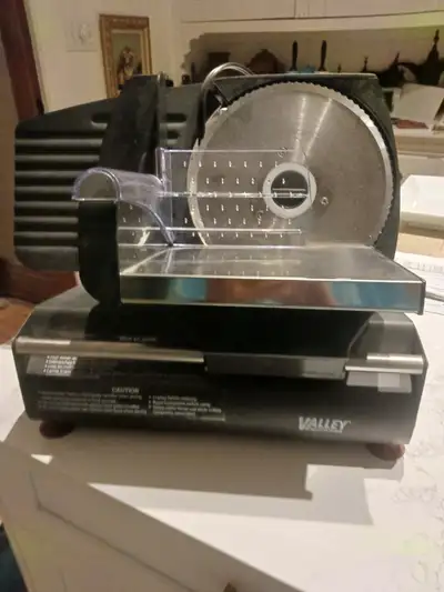 MEAT SLICER... ELECTRIC EXCELLENT CONDITION