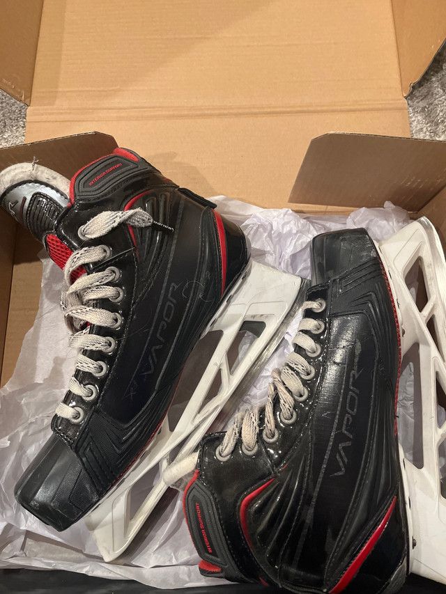 Size 9 Bauer Vapor 1x goal skate in Hockey in Calgary - Image 2