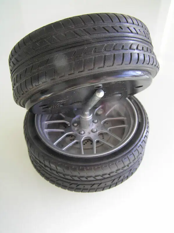 Tire Model Desk Top Clock in Home Décor & Accents in Markham / York Region - Image 3