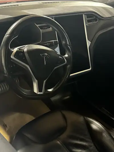 For sale Tesla 2014 S 160.000km Brand new tires no issue brand new brakes Red. Exterior black interi...