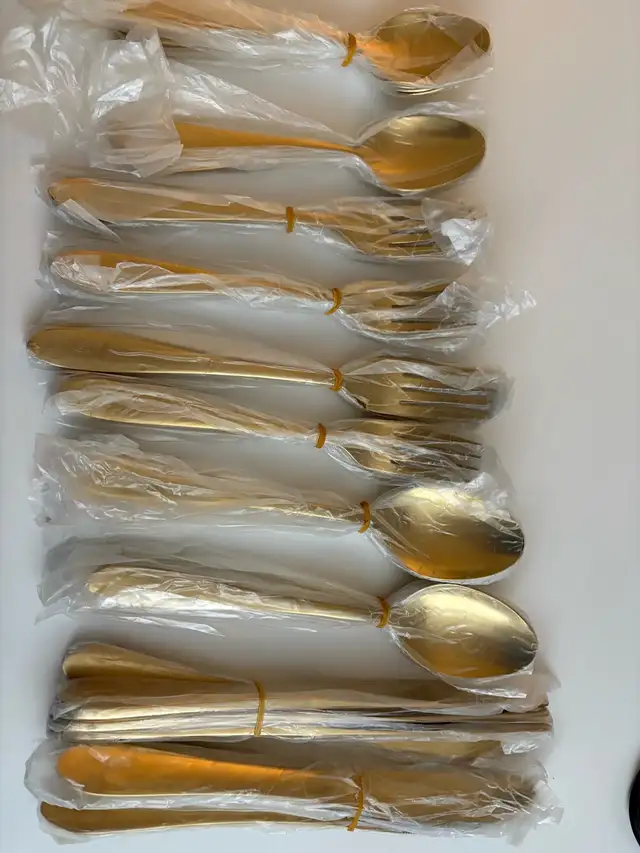 Gold Cutlery- Set of 20 [BRAND NEW!] in Kitchen & Dining Wares in City of Toronto - Image 5