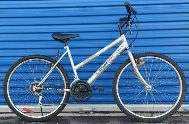 SPORTEK RIDGERUNNER 18-SPEED BIKE in Mountain in London - Image 2