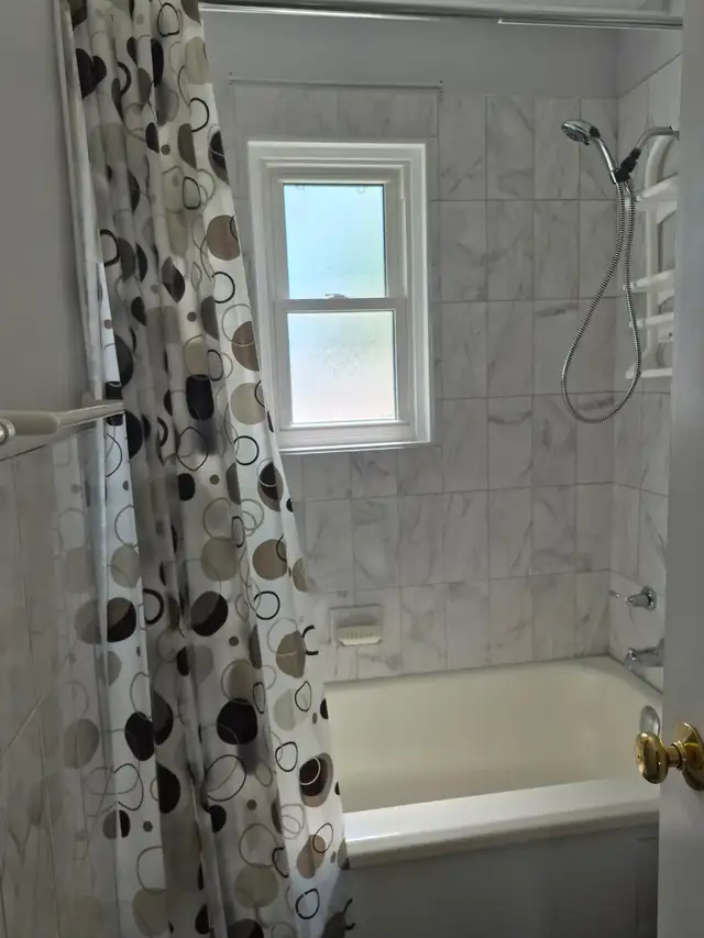 2 BEDROOM IN GANANOQUE $1800 (FIRST MTH FREE) in Long Term Rentals in Kingston - Image 11