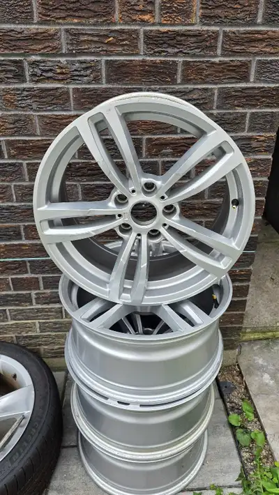 These are a set of used 18" rims with a 5x120 bolt pattern, perfect for various vehicles. Please rev...