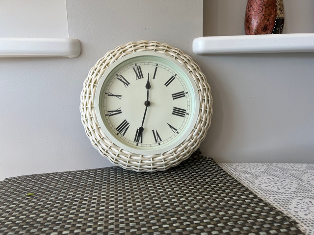 Wall clock in Home Décor & Accents in Calgary