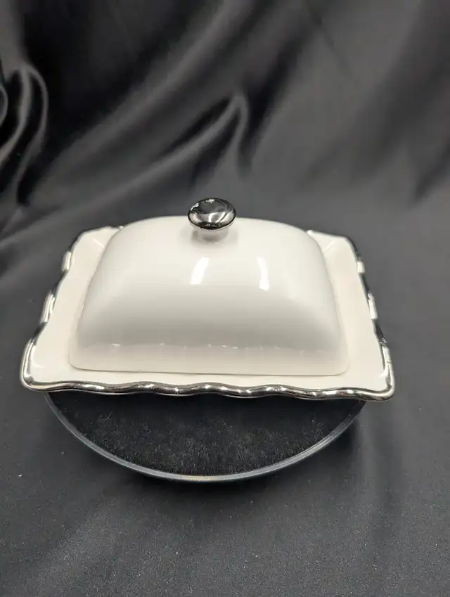 10 Strawberry Street White With Silver Accents Butter Dish63235092961539123