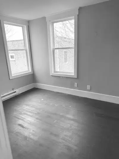 Room for Rent – Uptown Cozy private bedroom available in a 3-bed, 1-bath apartment, perfect for a st...