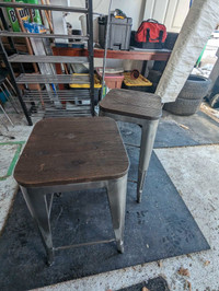EVERYTHING MUST GO - Bar stools