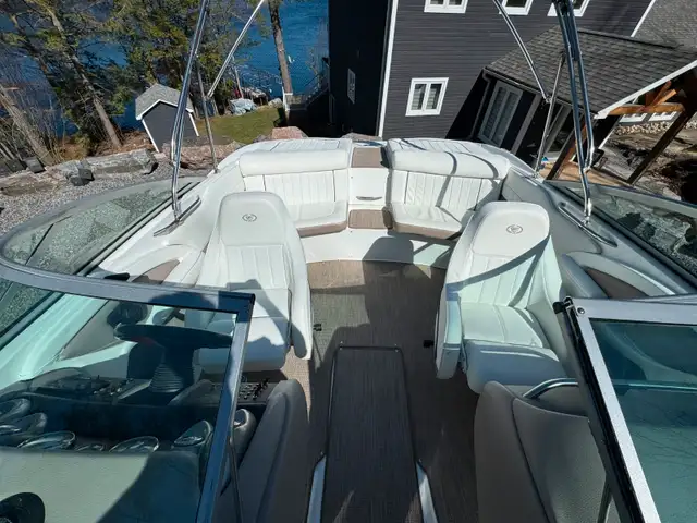 2006 Cobalt, 220, Bowrider - New Interior, Cover & Sound Syste in Powerboats & Motorboats in Muskoka - Image 5