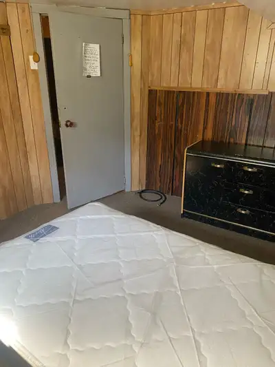 Looking for international students or working only must be respectful to other tenants and myself th...