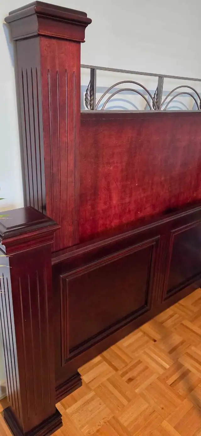 bed frame cherry wood color queen size in Beds & Mattresses in Laval / North Shore - Image 3