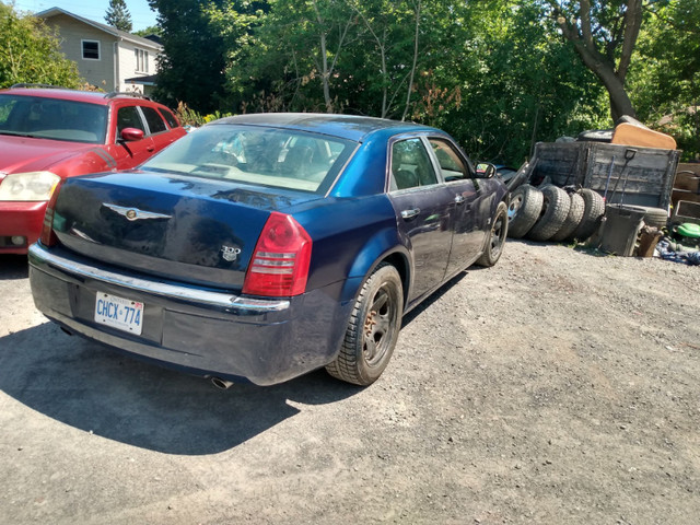 2006 chrysler 300c parting out in Engine & Engine Parts in Kingston - Image 3