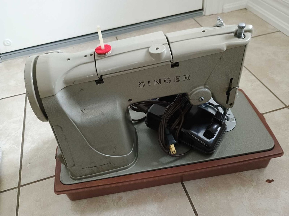Singer Sewing Machine | Hobbies & Crafts | Oshawa / Durham Region ...