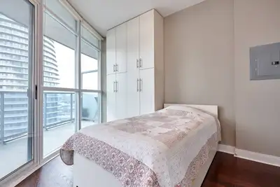 Room & private bayfor Rent by Square one