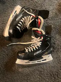 Bauer Vapor x3.5 hockey skates (size 9D) for sale