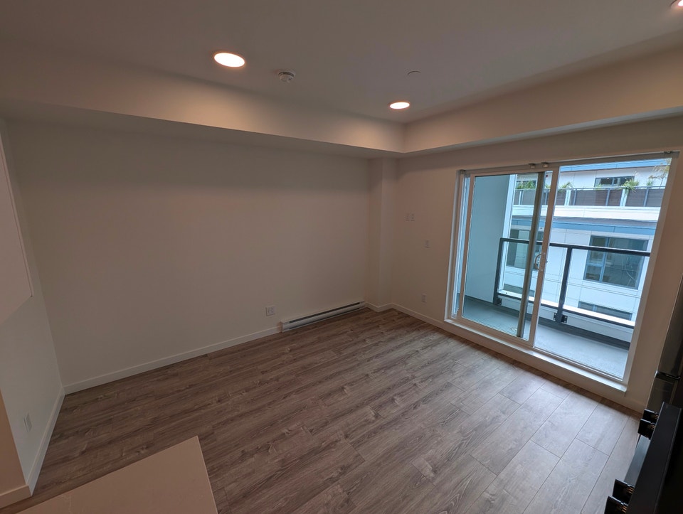 North Surrey Studio for Rent $1,500/month 1 parking 4