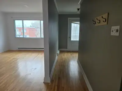 À louer – Grand 5 ½ à 1800 $/mois 522 3e avenue pointe-aux Trembles Superbe logement 5 ½ situé dans...