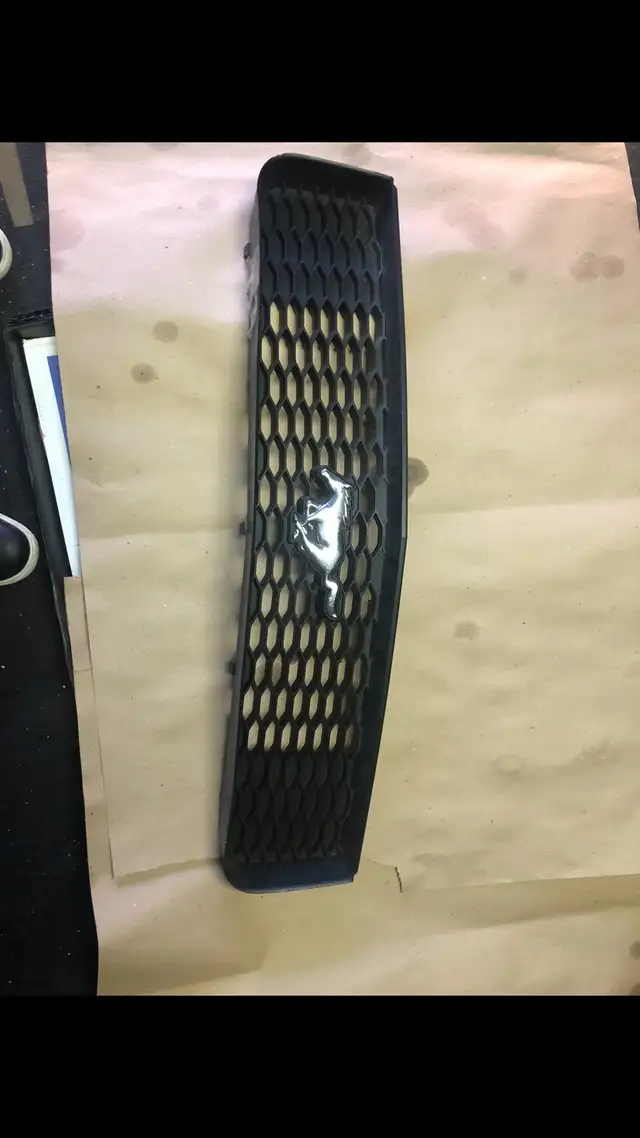 2007 mustang Grill in Other in City of Toronto - Image 2