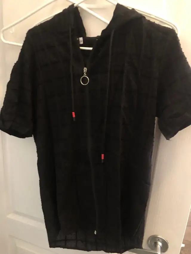 Black Short Sleeve Hoodie - Size S in Men's in Mississauga / Peel Region - Image 5