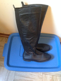 size 9 zip up boot $6