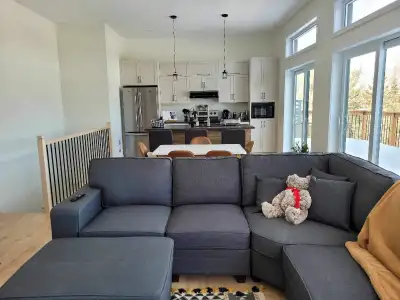 Ce magnifique chalet offre une vue imprenable sur le lac Barrière. Vous serez charmé par la beauté d...