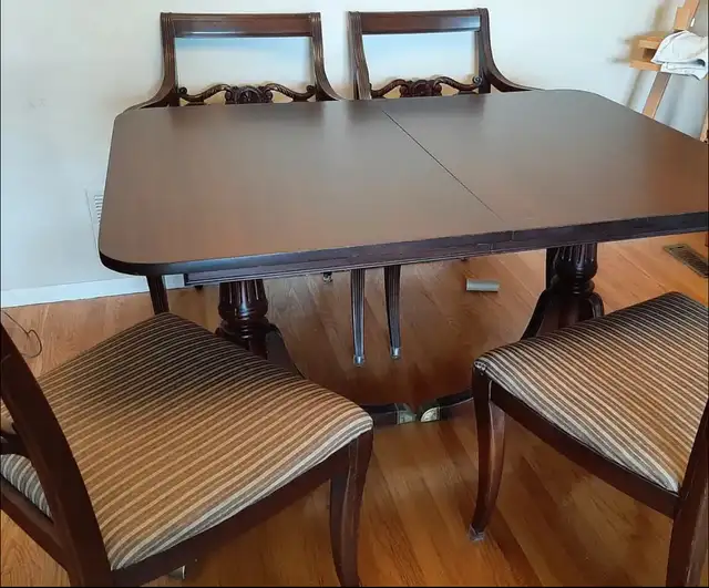 Solid wood dining set in Dining Tables & Sets in City of Toronto - Image 2