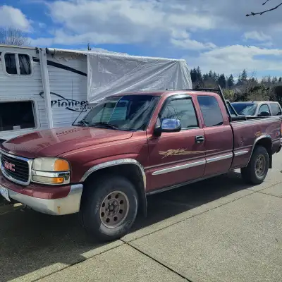Pickup truck used, good engine n transmission 4x4 works