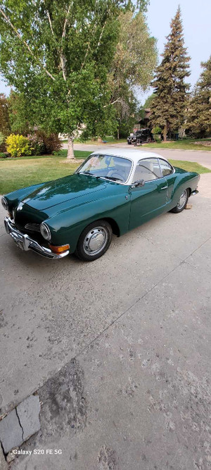 1970 Volkswagen Karmann Ghia Green/white