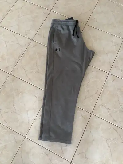 Under Armour Loose Sweatpants Has 2 Pockets Like new Size XL