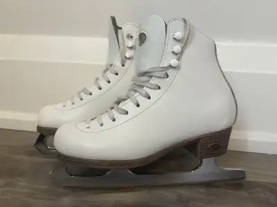 Figure skates Riedell girls size 2, View more