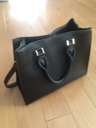 Sac à main bleu marin avec poignée ou bandoulière, View more