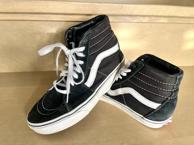 Vans Sneakers in Women's - Shoes in Bedford - Image 4