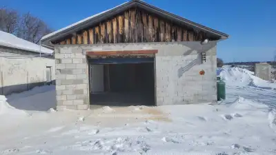 Workshop for lease. Great for small business or hobby shop. Previously used as woodworking shop. (St...