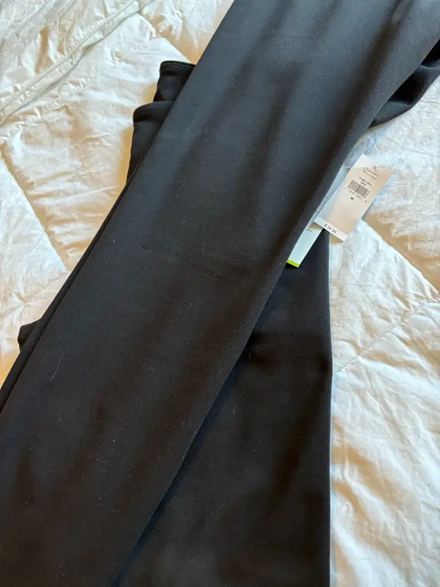 old navy elevate leggings M black in Women's - Bottoms in Oshawa / Durham Region - Image 4