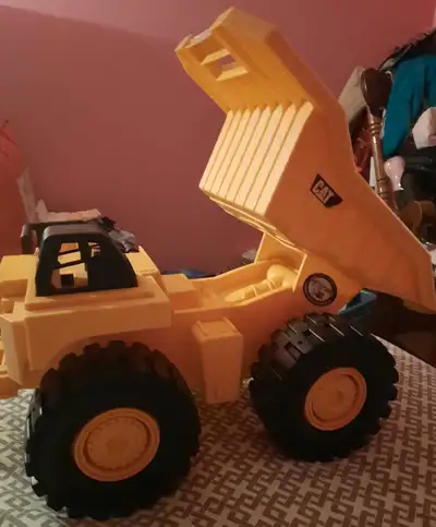 Large Syncrude Caterpillar Truck. This is in New condition price is firm. $35. My kids doesn't bothe...