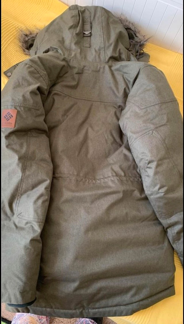 Down Winter Jacket. Columbia. Men’s. Medium size. Removable Hood in Men's in Kitchener / Waterloo - Image 2