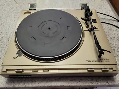 Marantz Turntable, View more