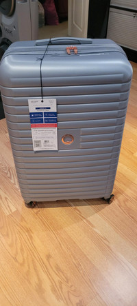 Large Luggage 28"  (expandable)
