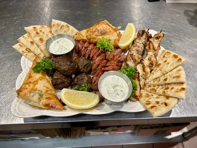 Part-time experienced line cook needed  in Bar, Food & Hospitality in Ottawa - Image 3